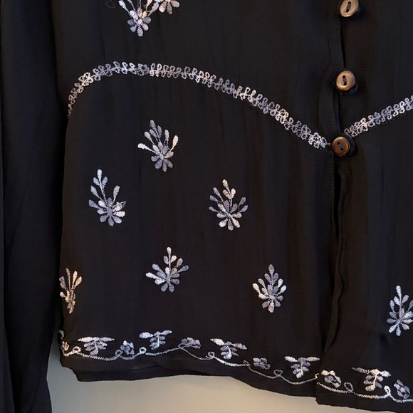 PASSPORT Black Long-Sleeve Sheer Embroidered Crop Blouse size medium - Picture 6 of 12